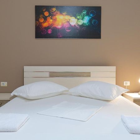 Saranda Inn Rooms & Apartments Bagian luar foto