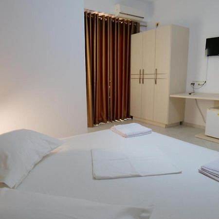 Saranda Inn Rooms & Apartments Bagian luar foto