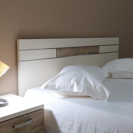 Saranda Inn Rooms & Apartments Bagian luar foto