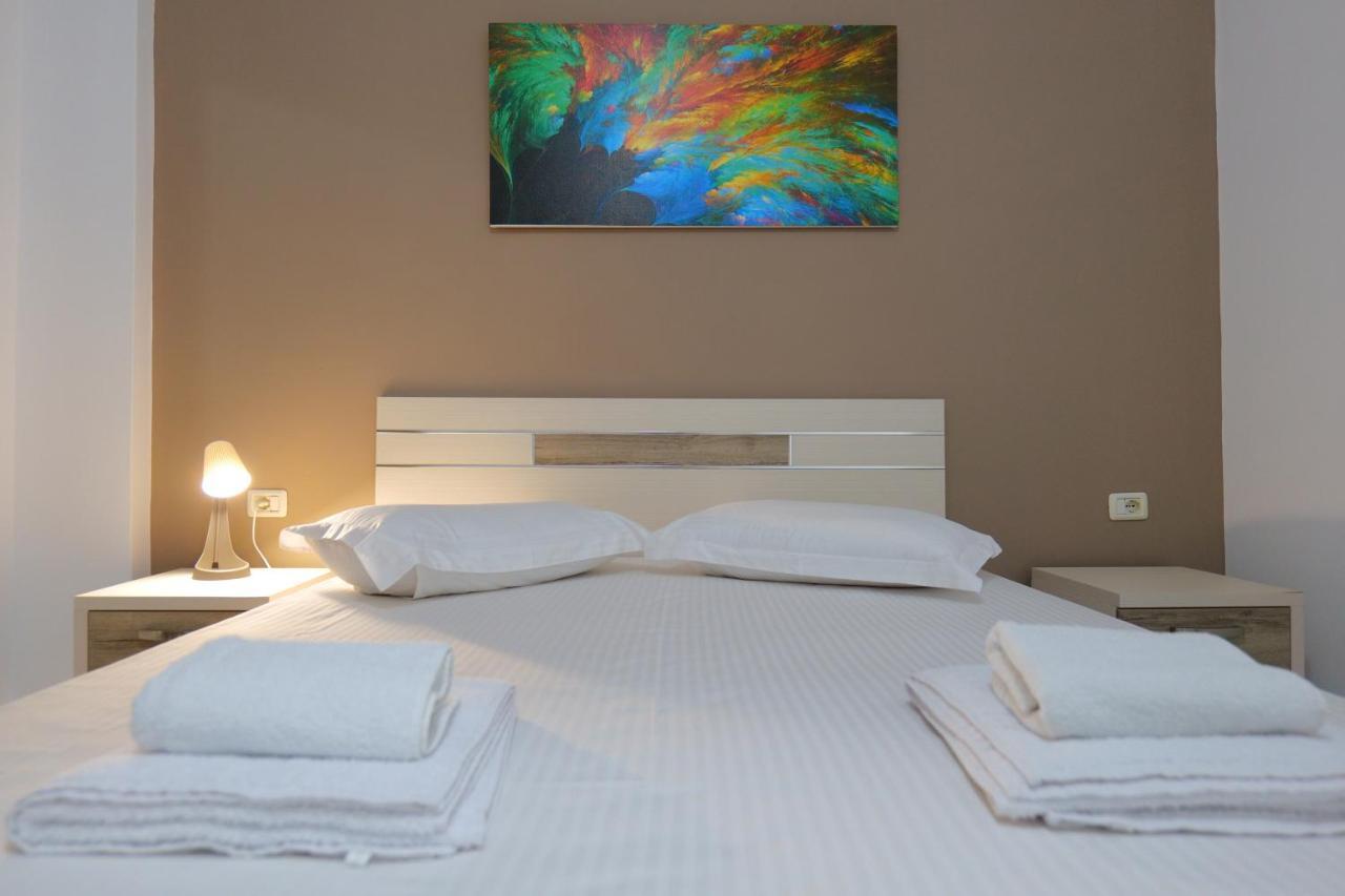 Saranda Inn Rooms & Apartments Bagian luar foto