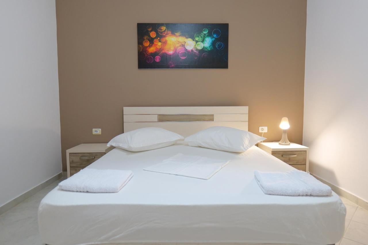 Saranda Inn Rooms & Apartments Bagian luar foto