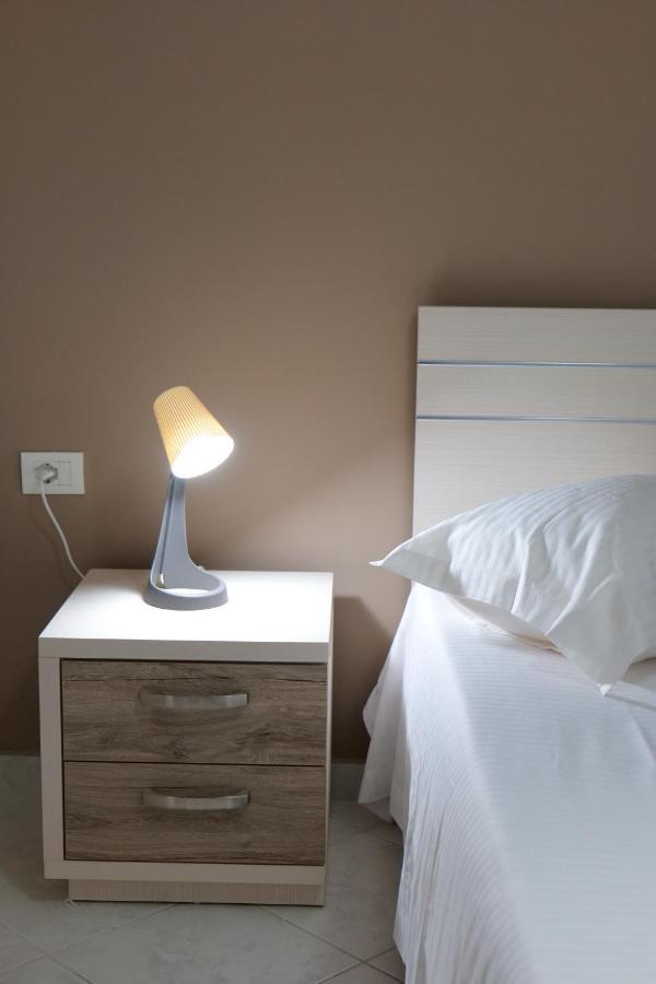 Saranda Inn Rooms & Apartments Bagian luar foto