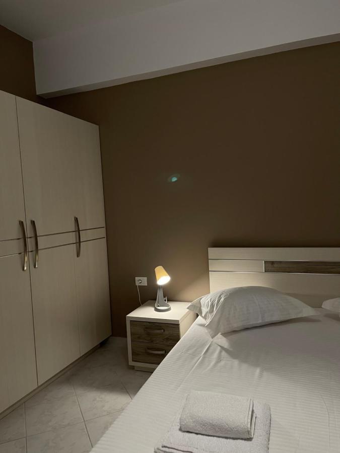 Saranda Inn Rooms & Apartments Bagian luar foto