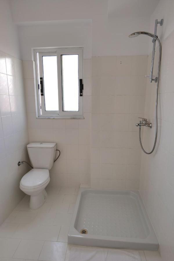 Saranda Inn Rooms & Apartments Bagian luar foto