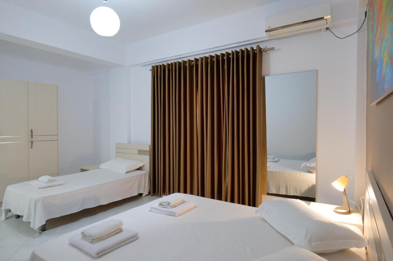 Saranda Inn Rooms & Apartments Bagian luar foto