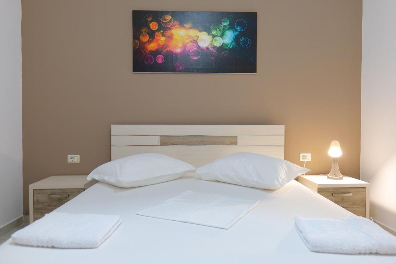 Saranda Inn Rooms & Apartments Bagian luar foto