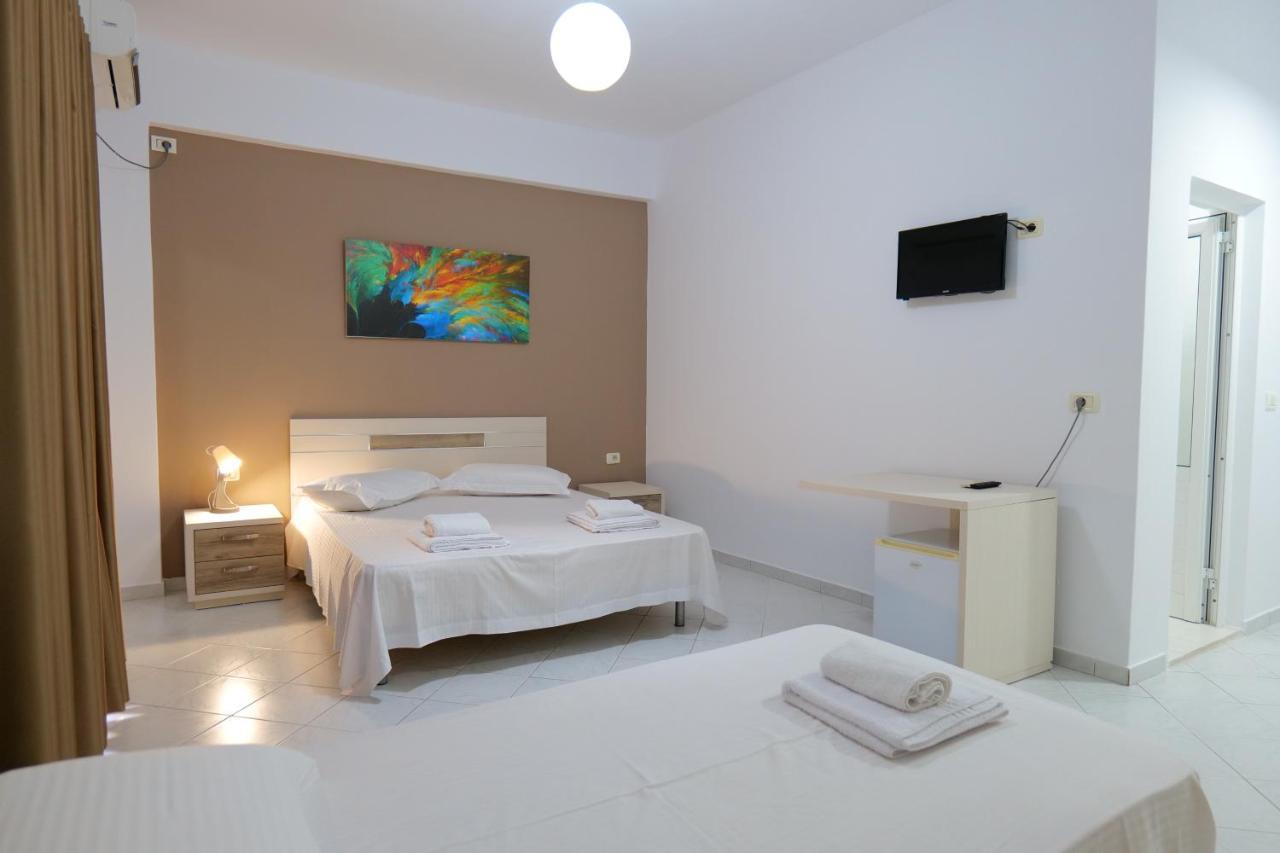 Saranda Inn Rooms & Apartments Bagian luar foto