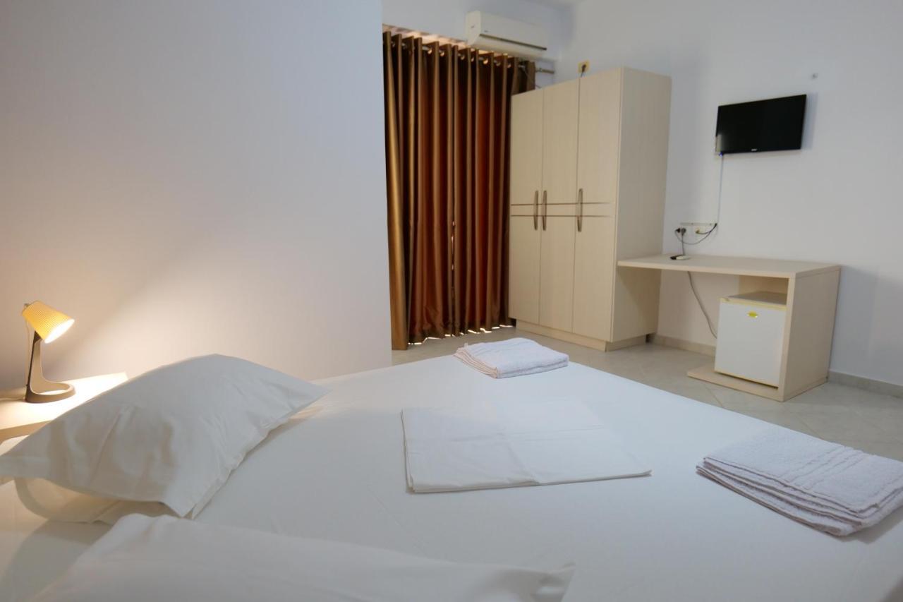 Saranda Inn Rooms & Apartments Bagian luar foto