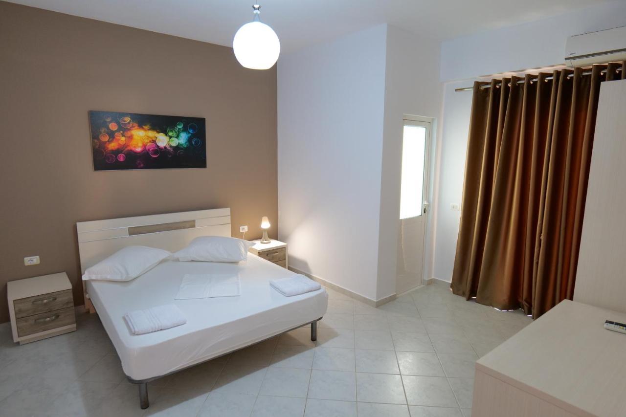 Saranda Inn Rooms & Apartments Bagian luar foto