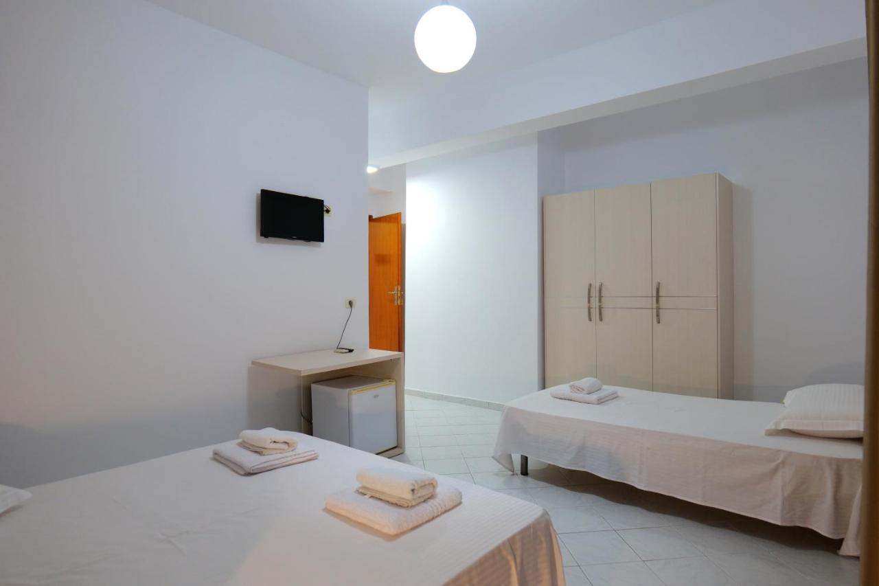 Saranda Inn Rooms & Apartments Bagian luar foto