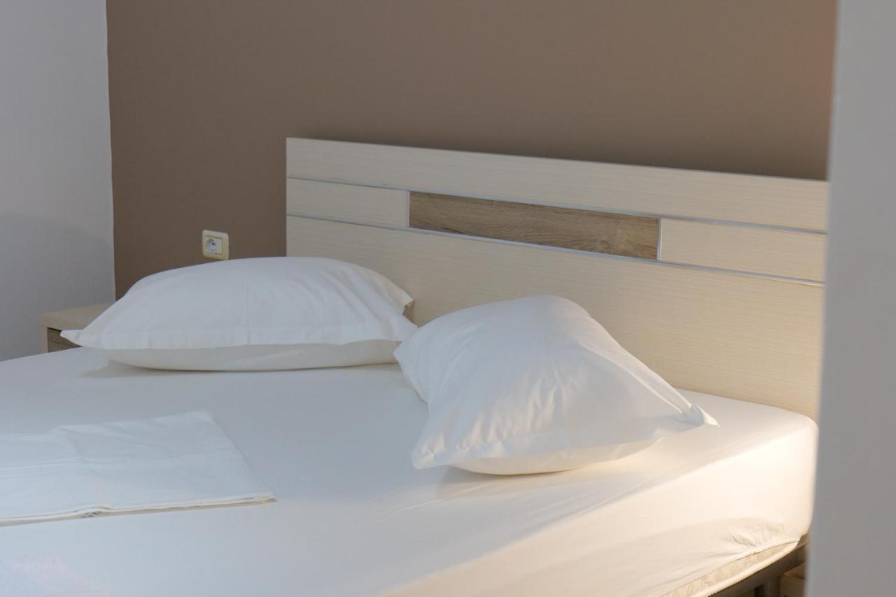 Saranda Inn Rooms & Apartments Bagian luar foto